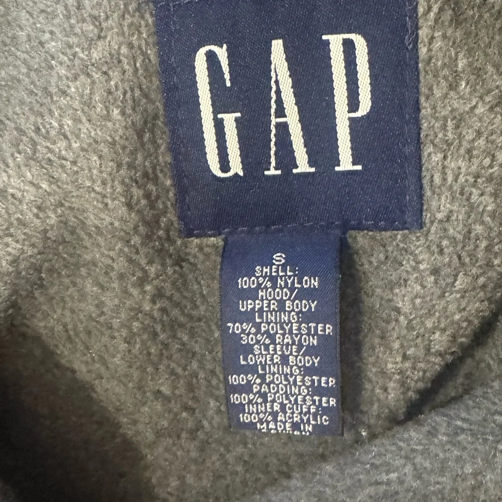 GAP Men's Green Windbreaker with Gray Interior - Picture 5 of 6